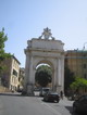 Porta papale di ingresso al centro